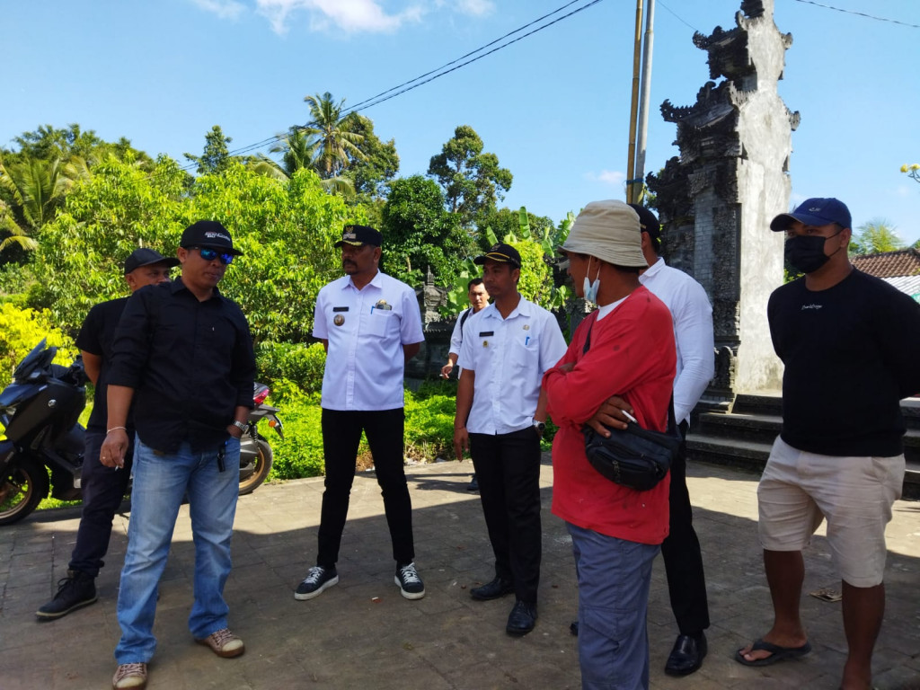 Turun Langsung ke Lapangan dalam rangka peninjauan Pembangunan di desa Sembung
